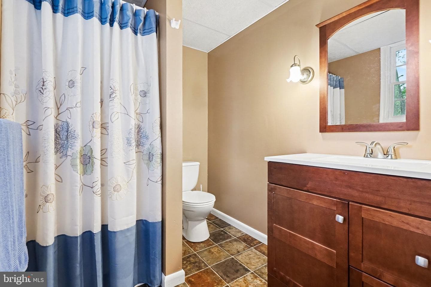 300 Thomas Drive photo 23