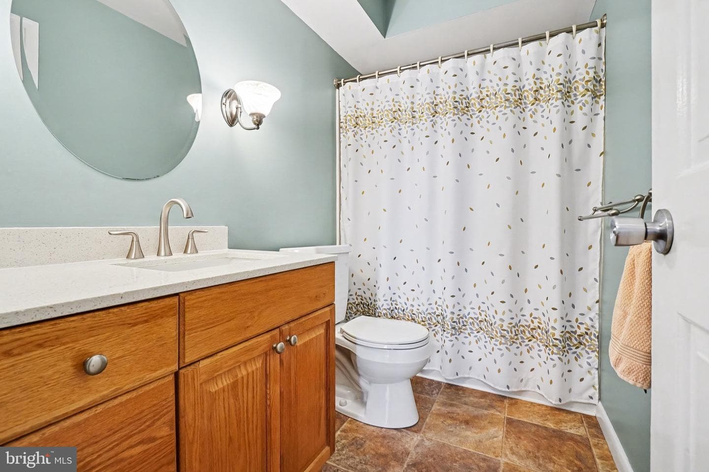 300 Thomas Drive photo 24