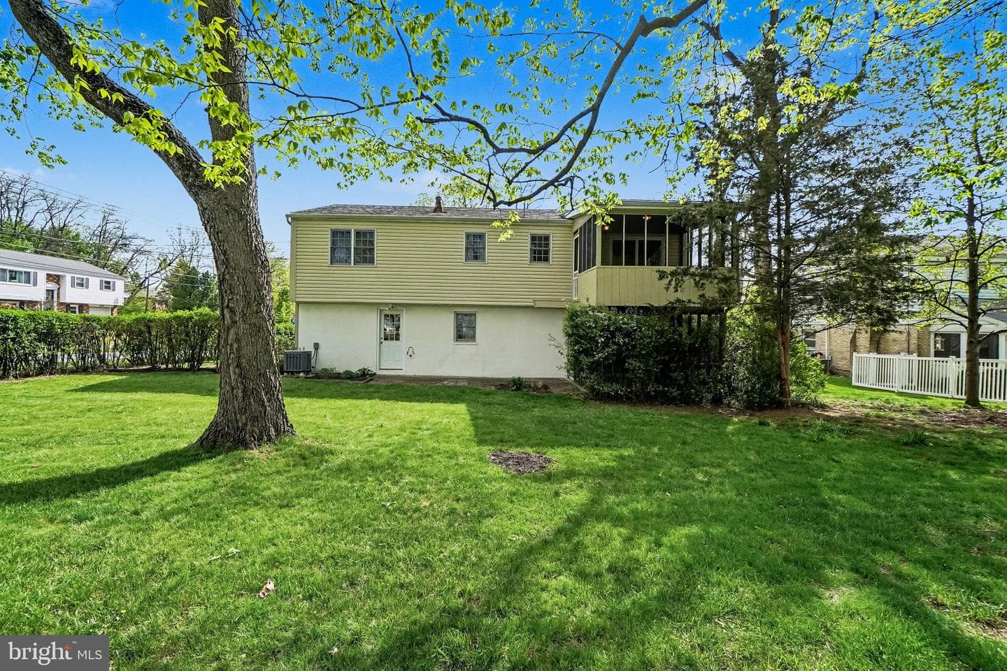 300 Thomas Drive photo 29