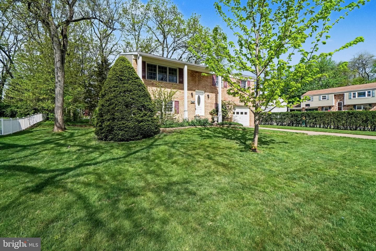 300 Thomas Drive photo 3