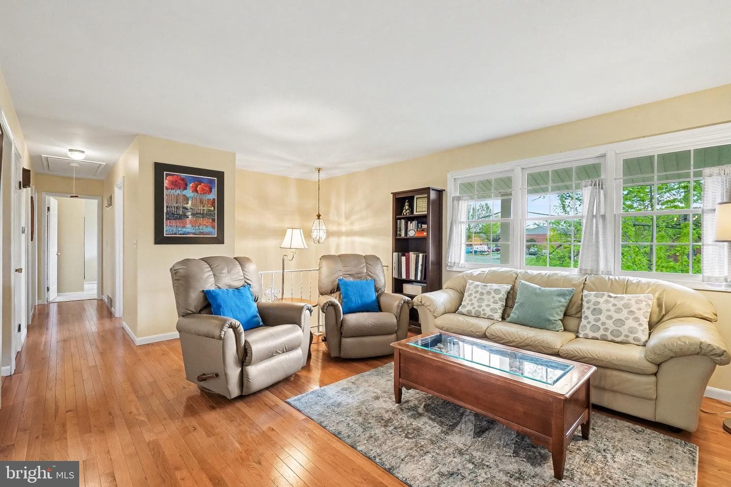 300 Thomas Drive photo 4