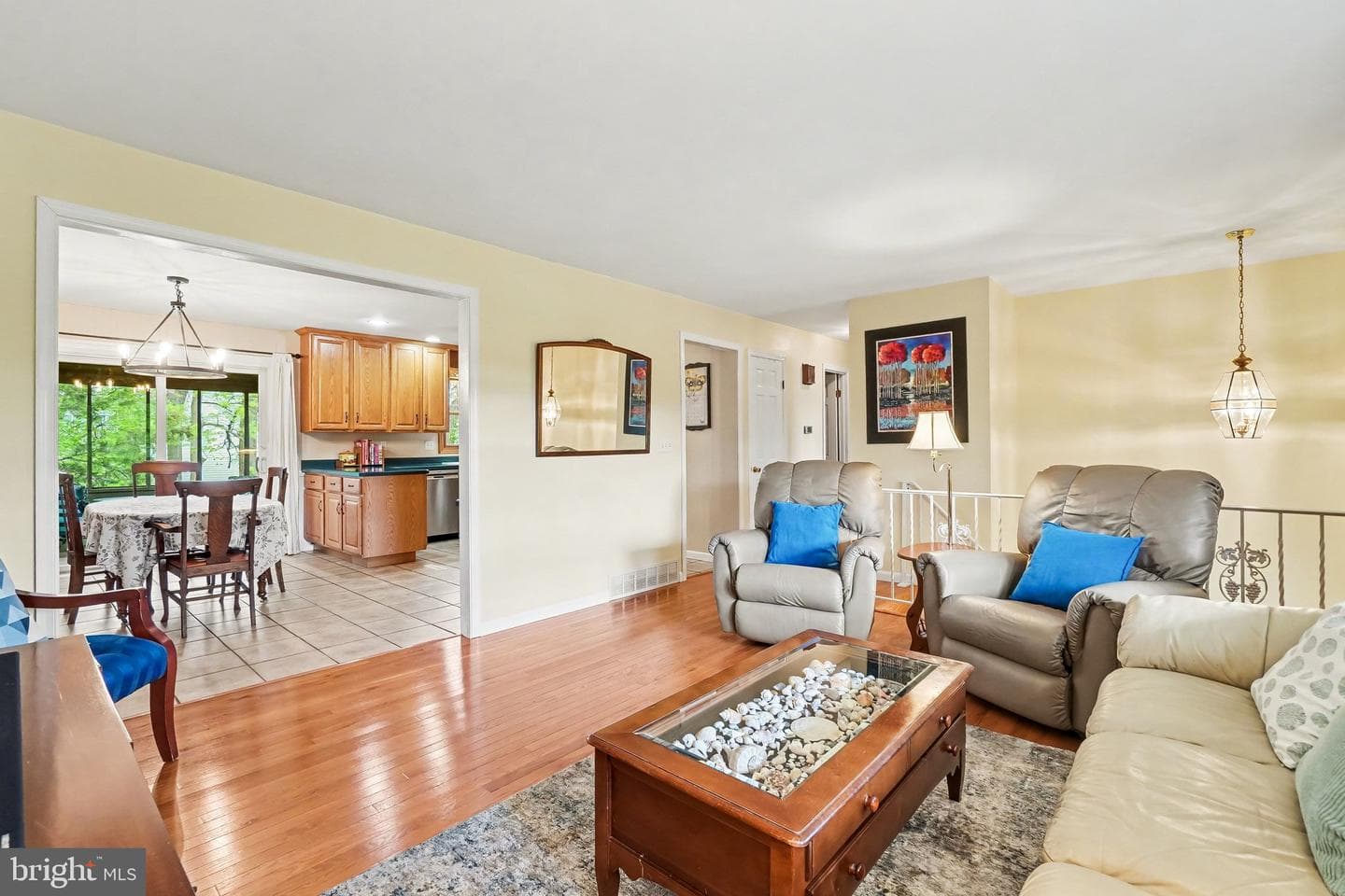 300 Thomas Drive photo 5
