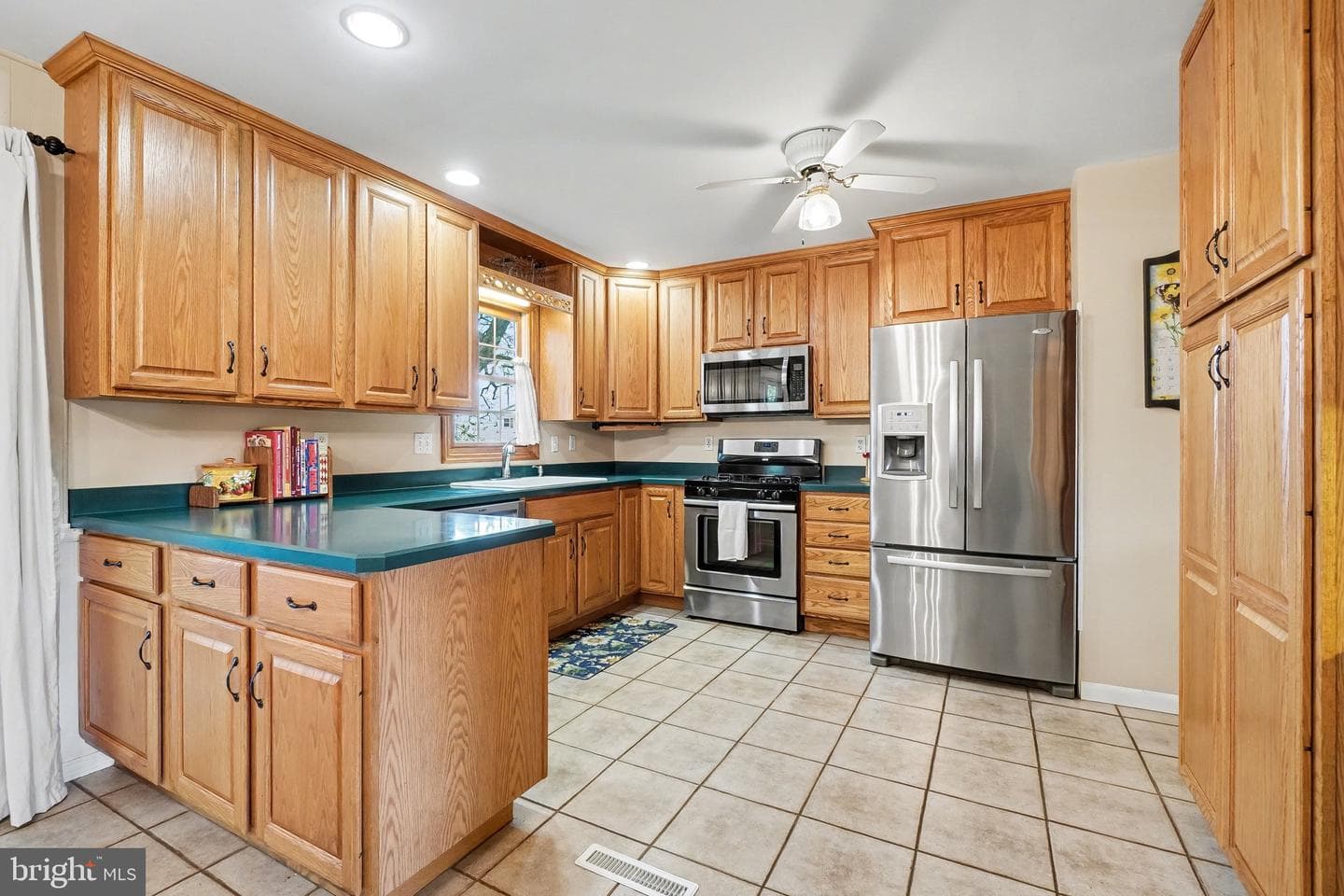300 Thomas Drive photo 7