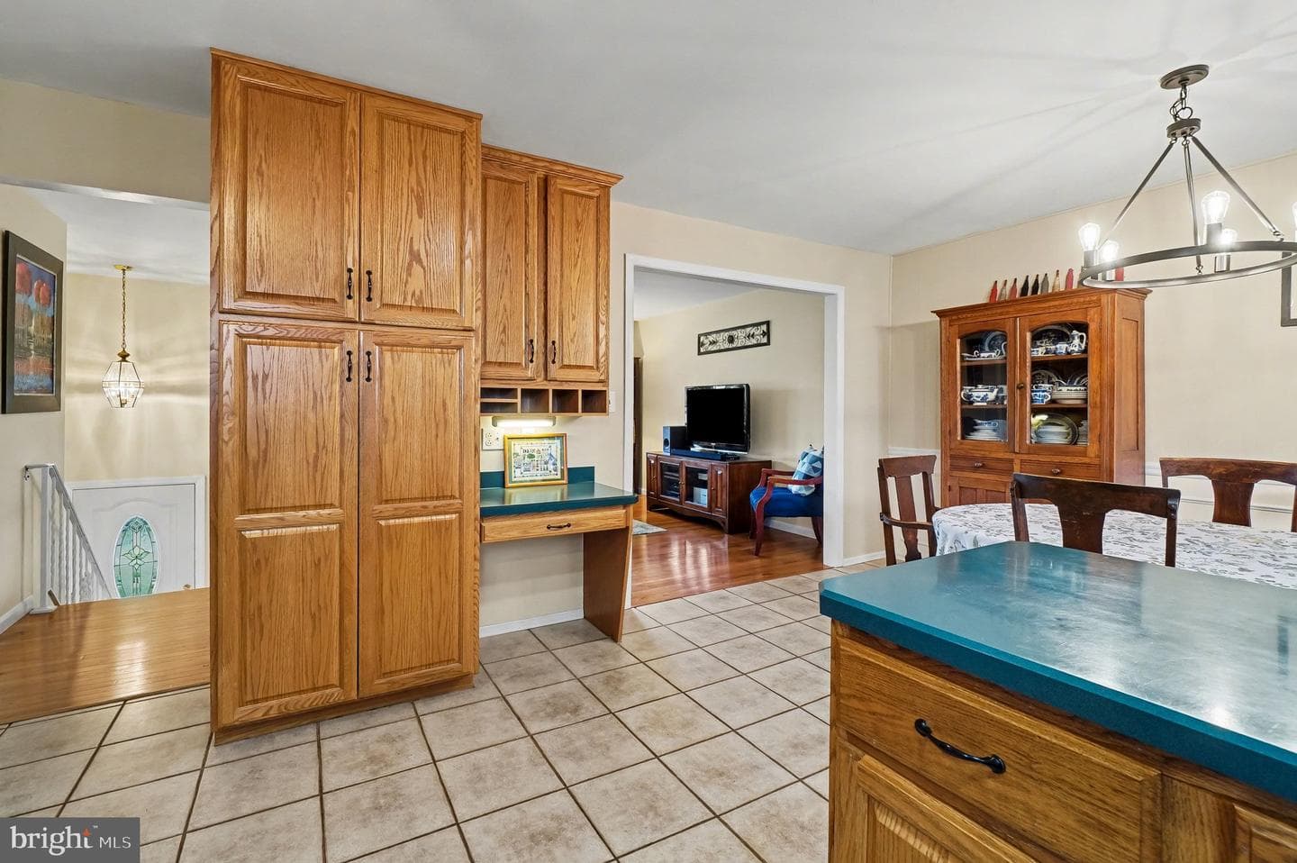300 Thomas Drive photo 8