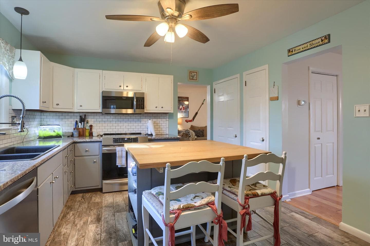 437 Appletree Road photo 10