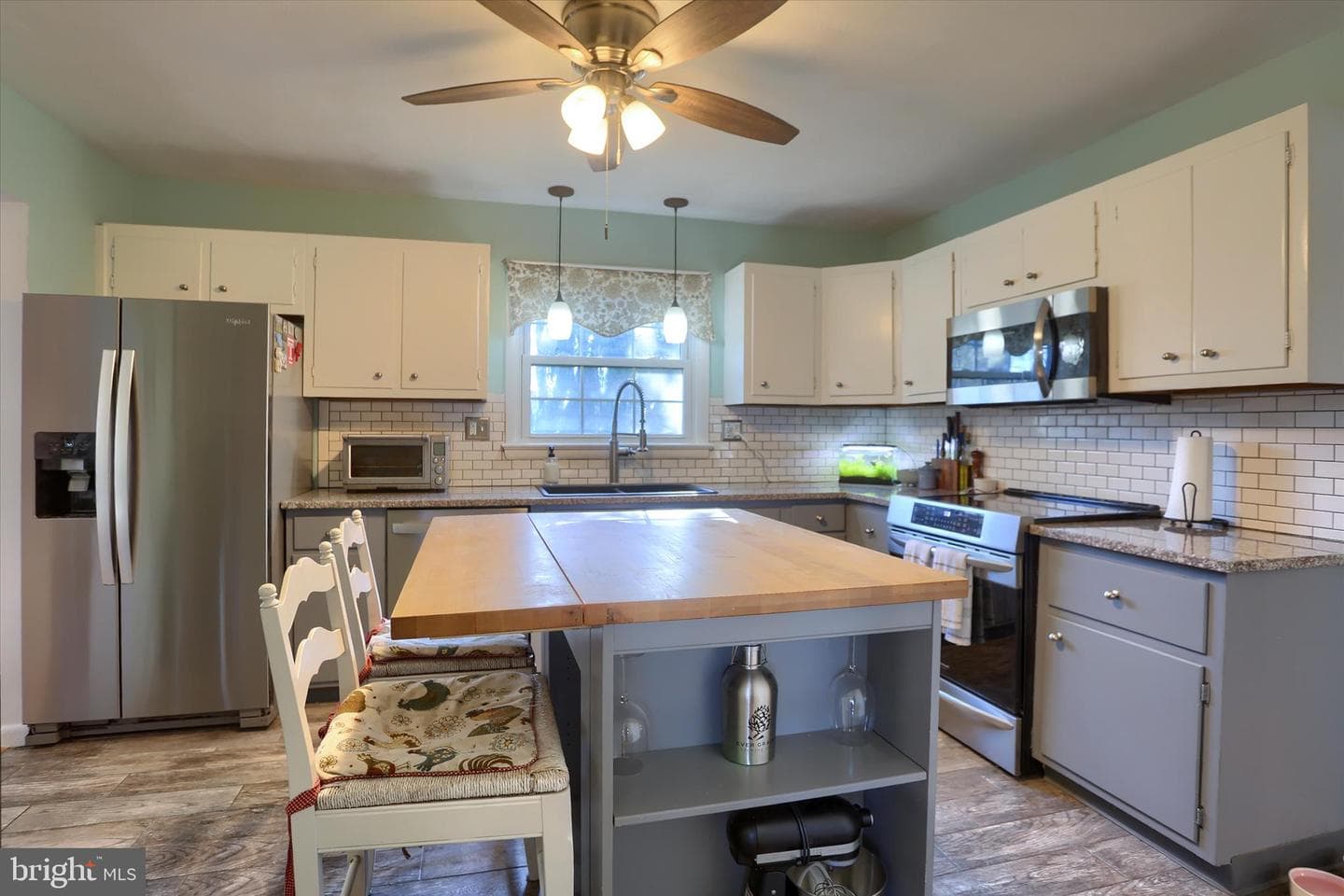 437 Appletree Road photo 11