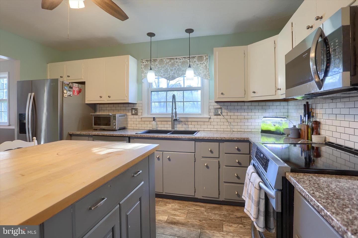 437 Appletree Road photo 13