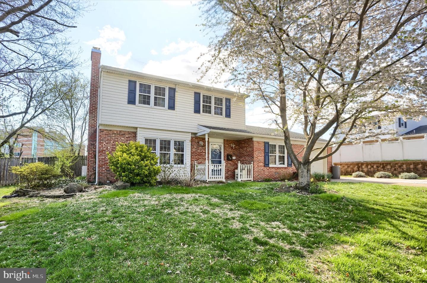 437 Appletree Road photo 2