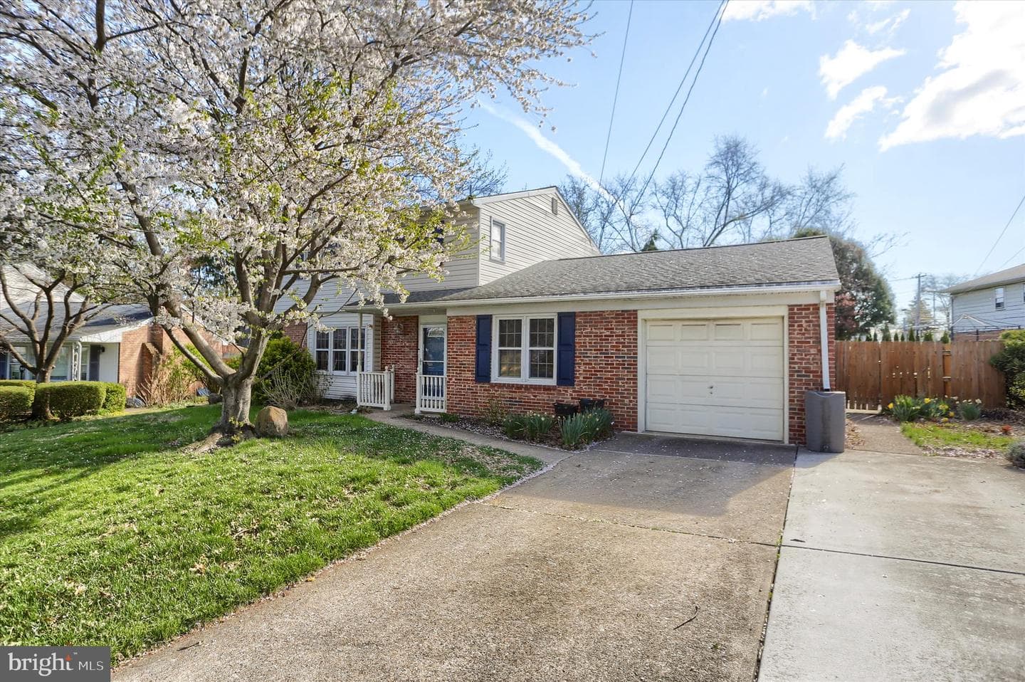 437 Appletree Road photo 3
