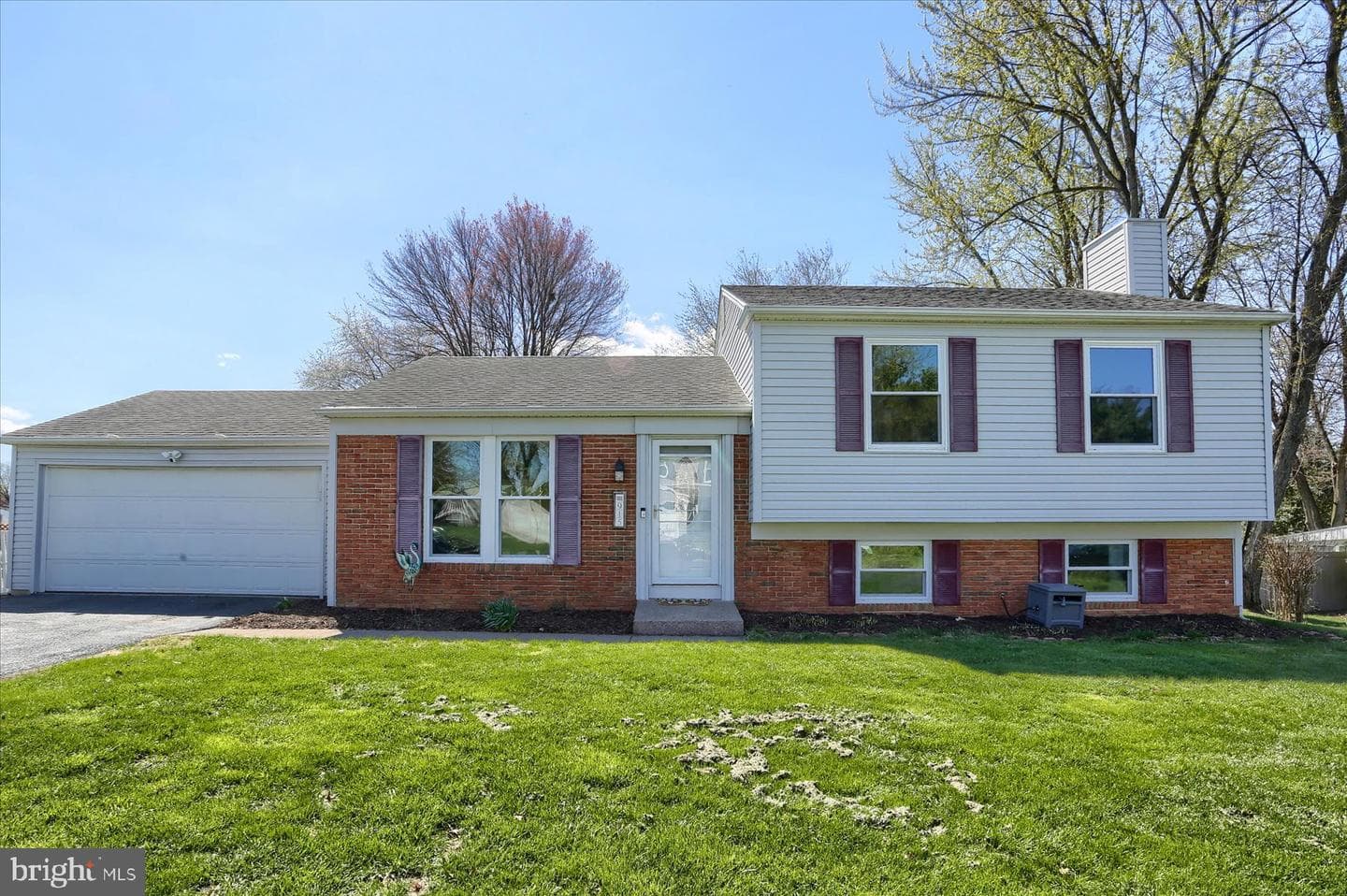 915 Derbyshire Avenue photo 2