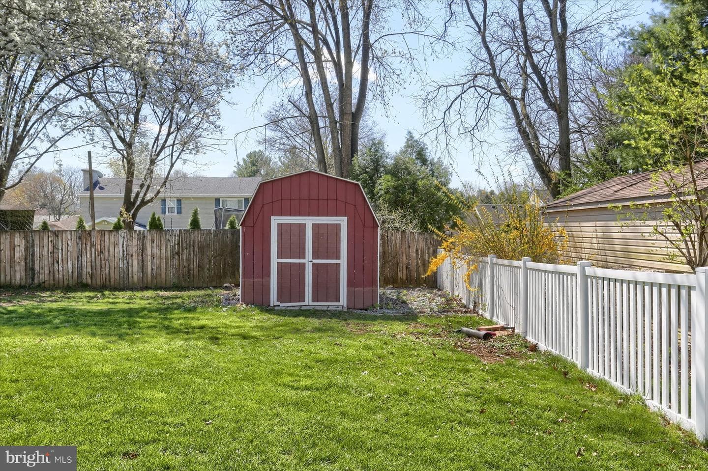 915 Derbyshire Avenue photo 32