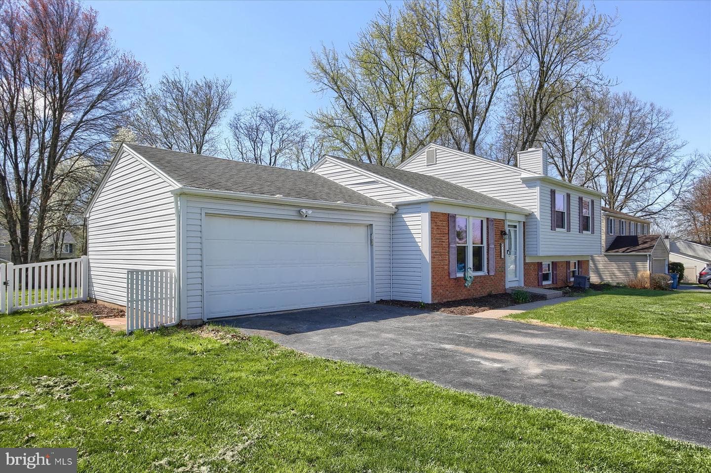 915 Derbyshire Avenue photo 4