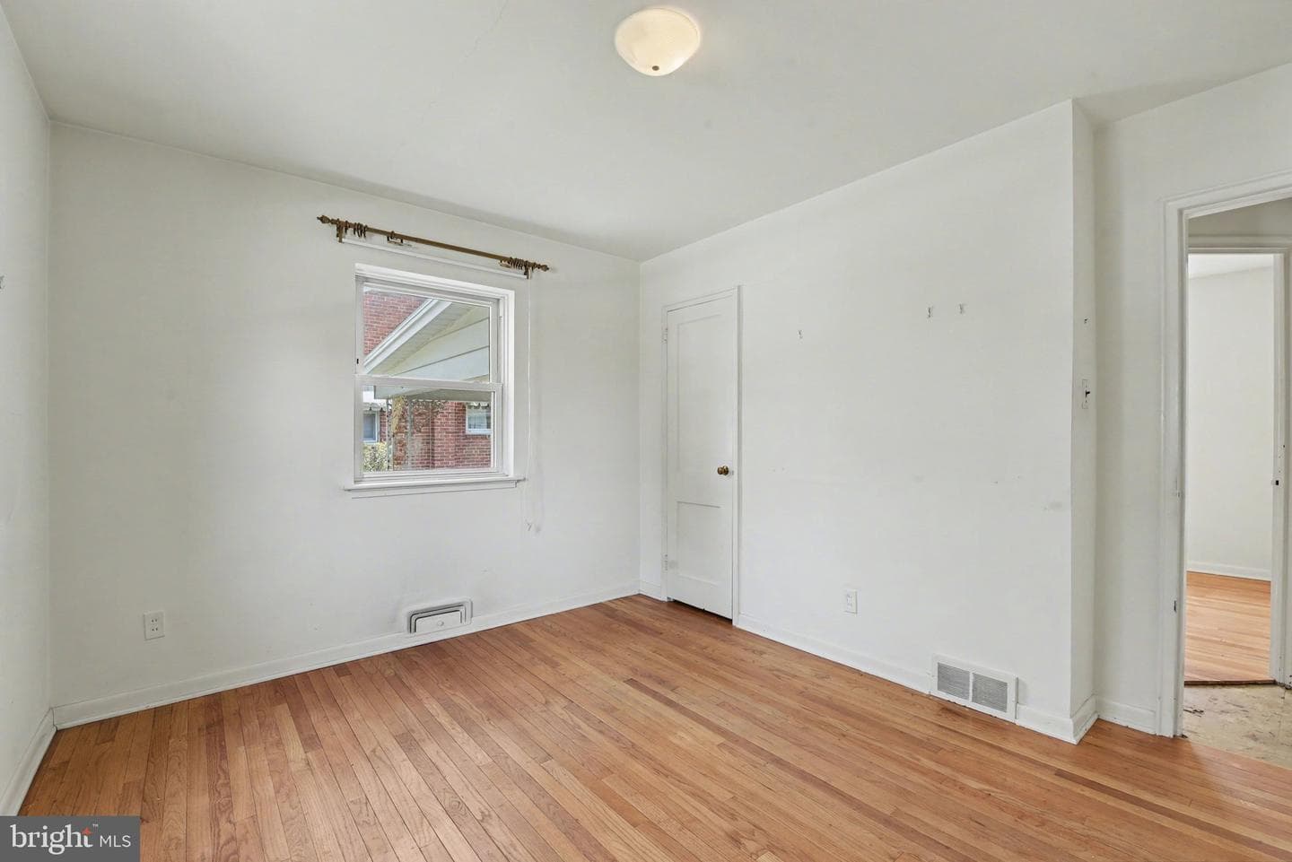 302 E Coover Street photo 9