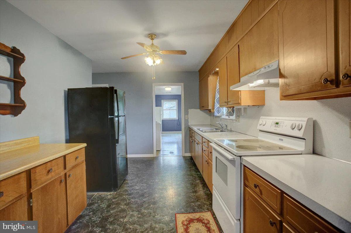 9 Shady Lane photo 10