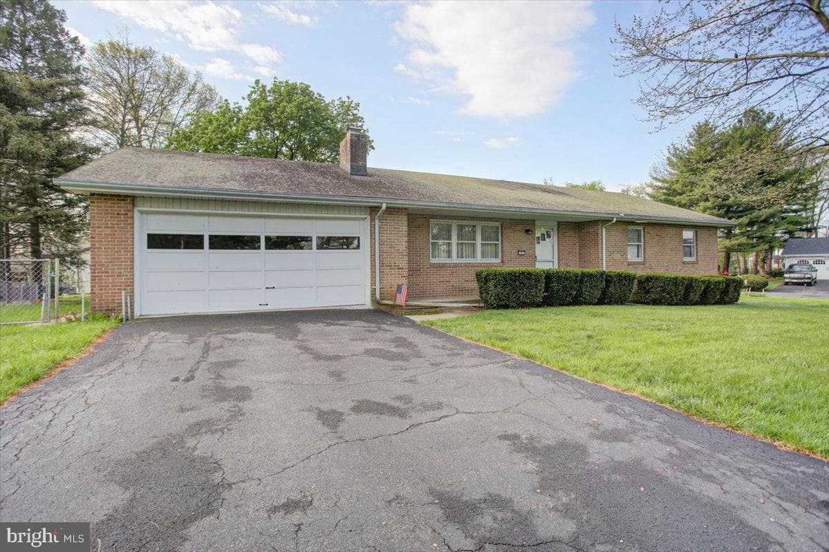 9 Shady Lane photo 2