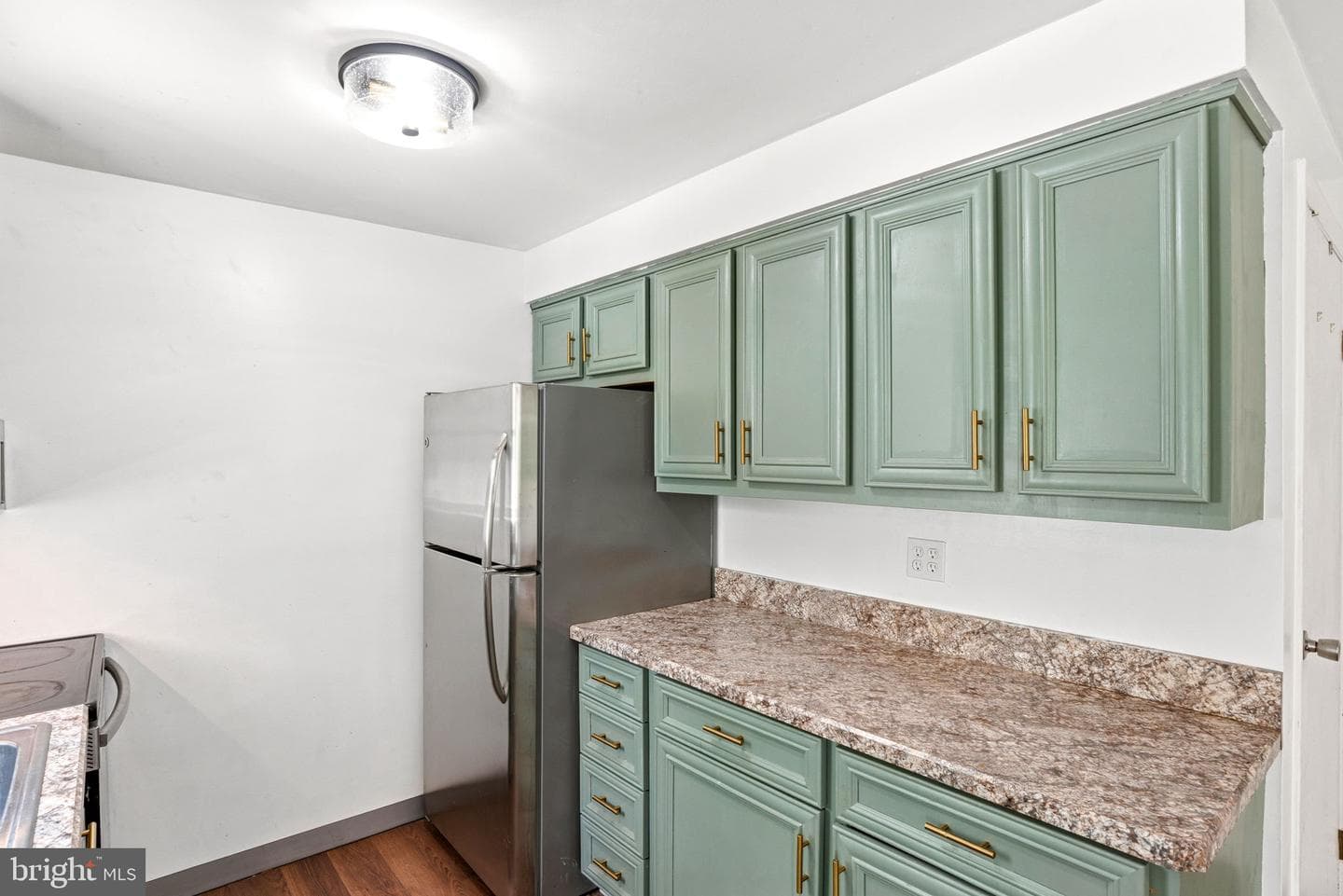 96 Queen Avenue photo 10