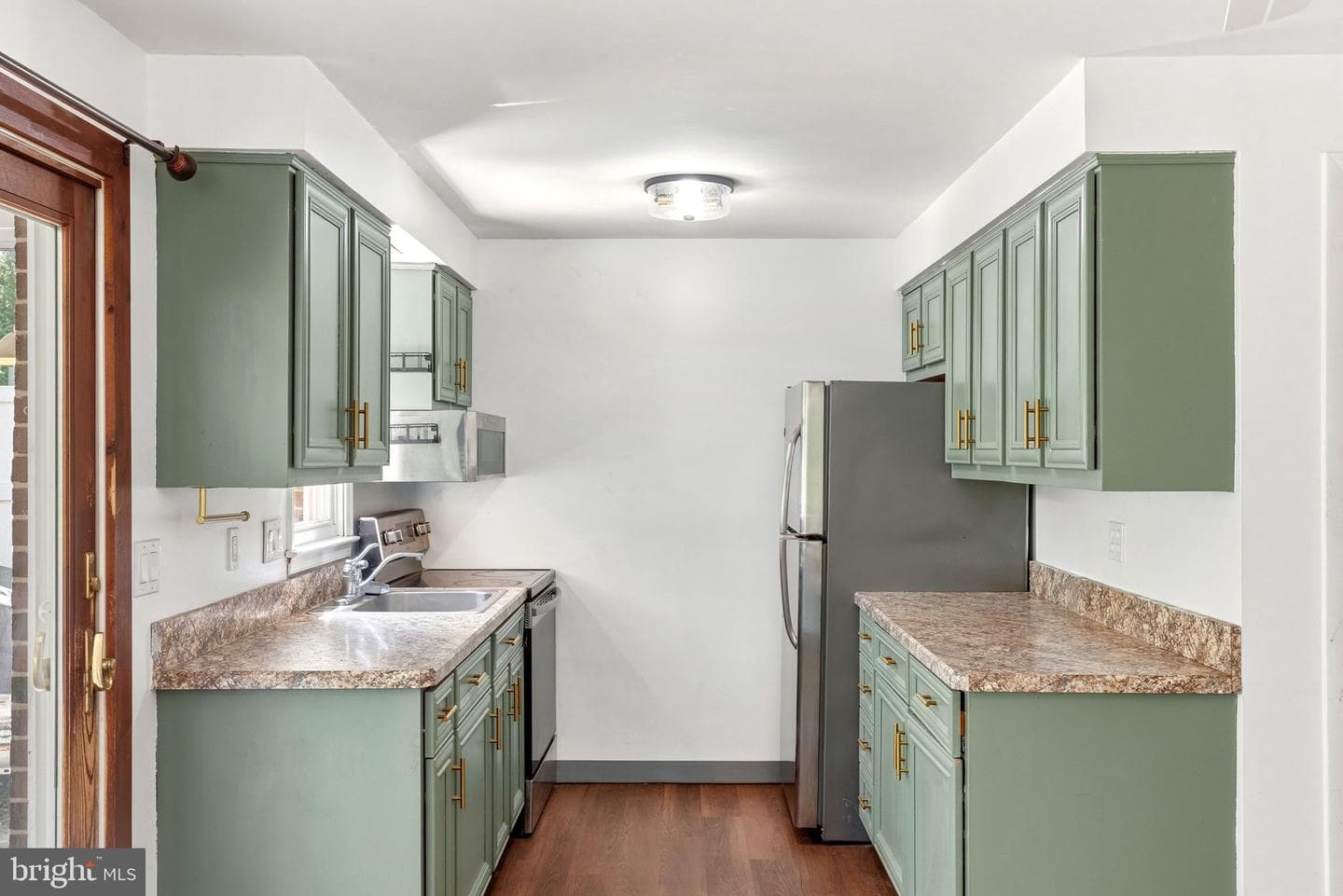 96 Queen Avenue photo 11
