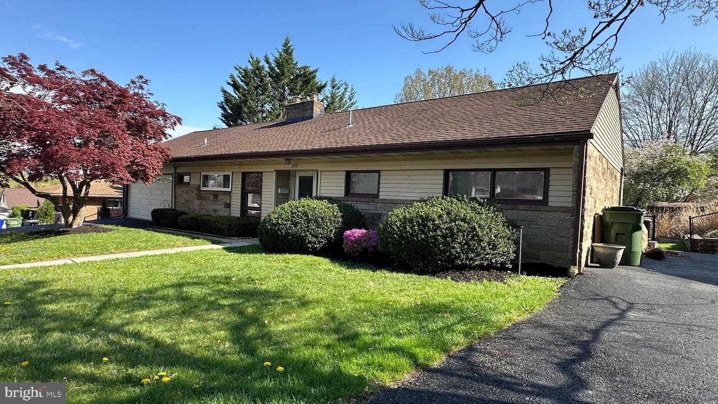 907 Allen Street photo 2