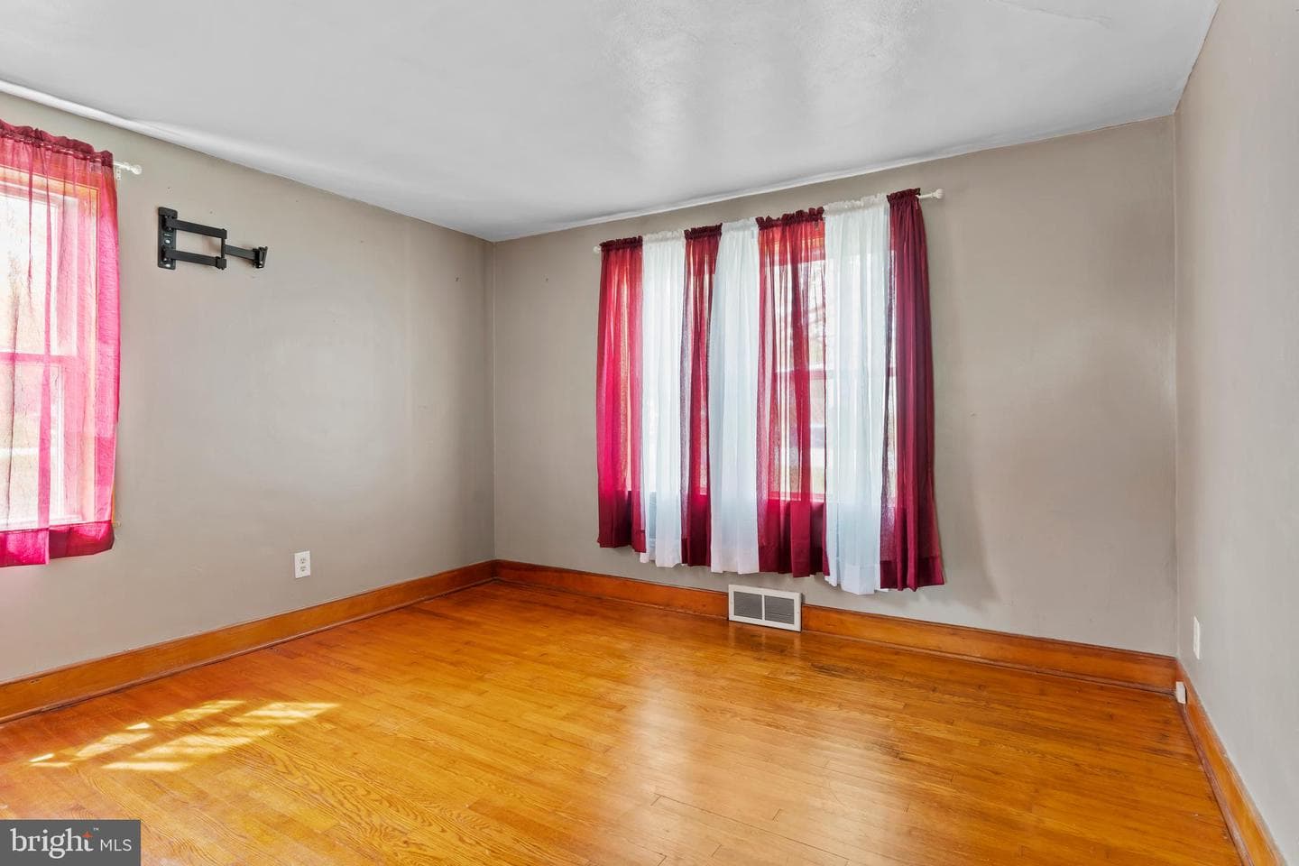 1883 George Avenue photo 12