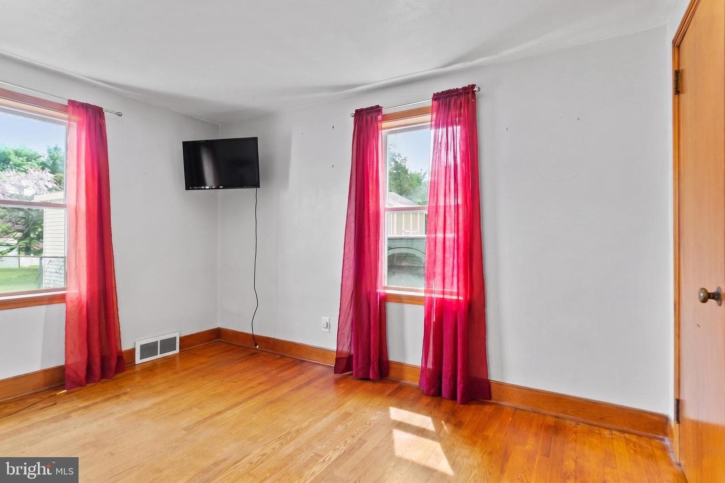 1883 George Avenue photo 14