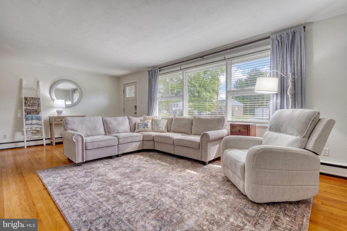 52 Center Drive photo 4