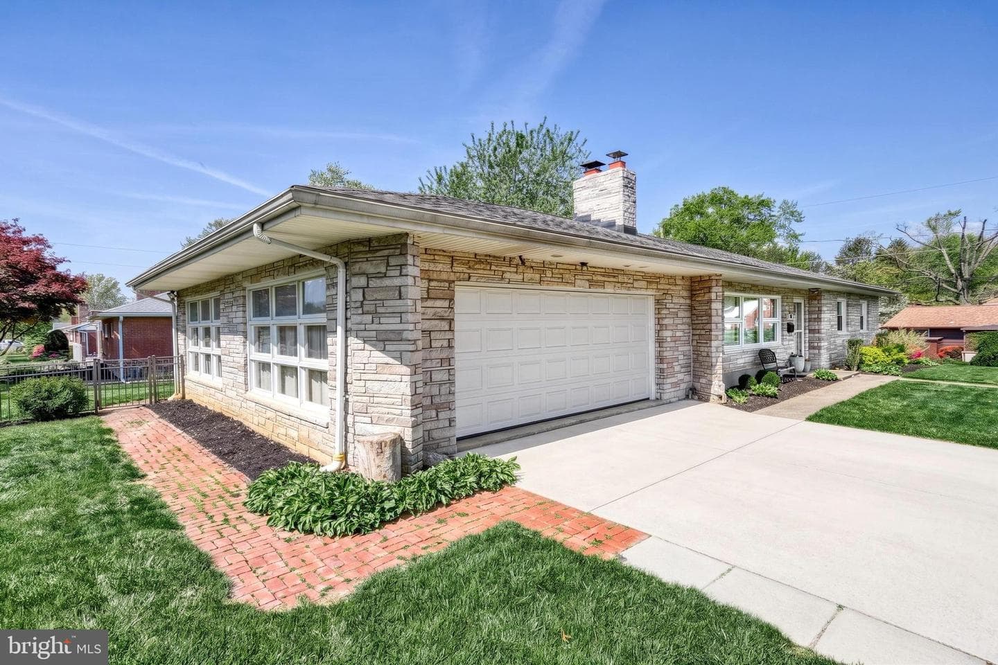 52 Center Drive photo 40