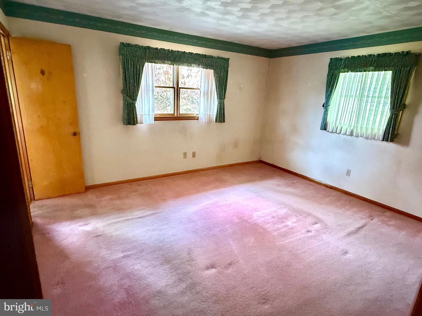 310 Hemlock Road photo 11
