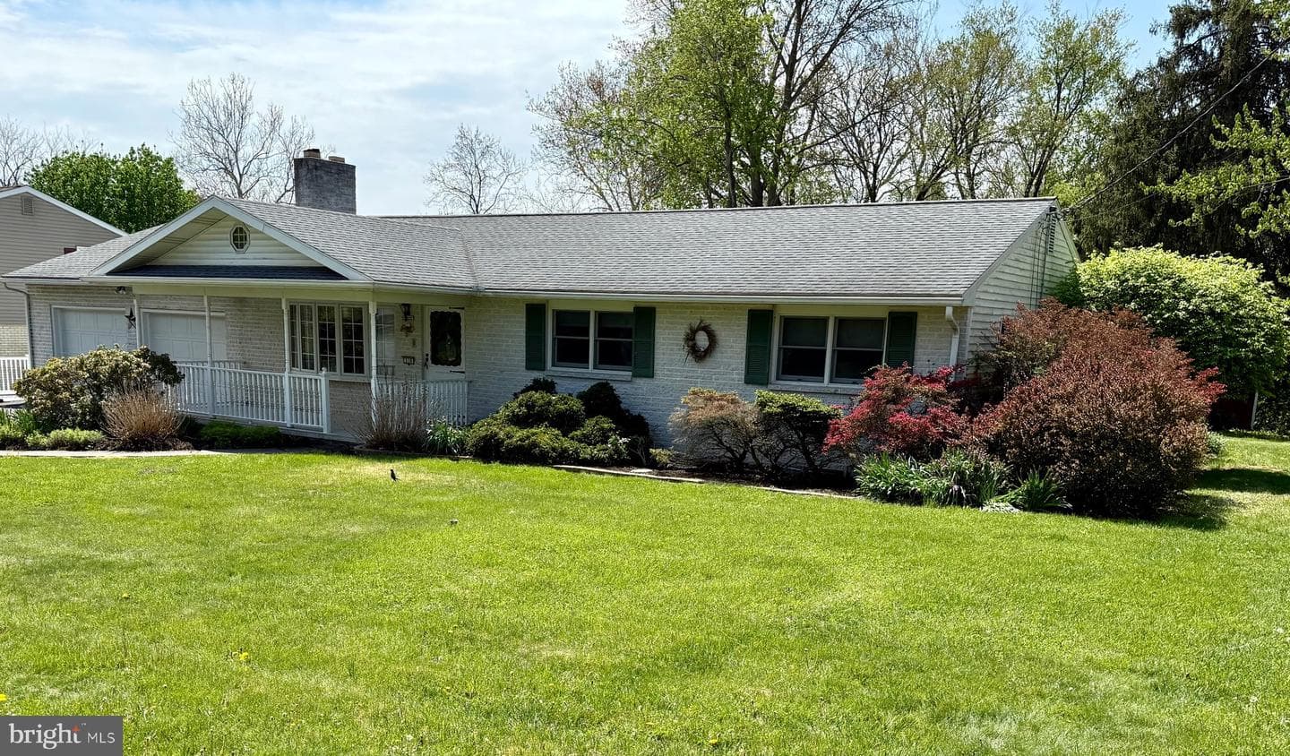 310 Hemlock Road photo 2