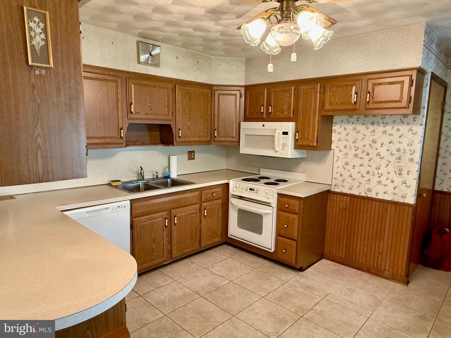 310 Hemlock Road photo 8