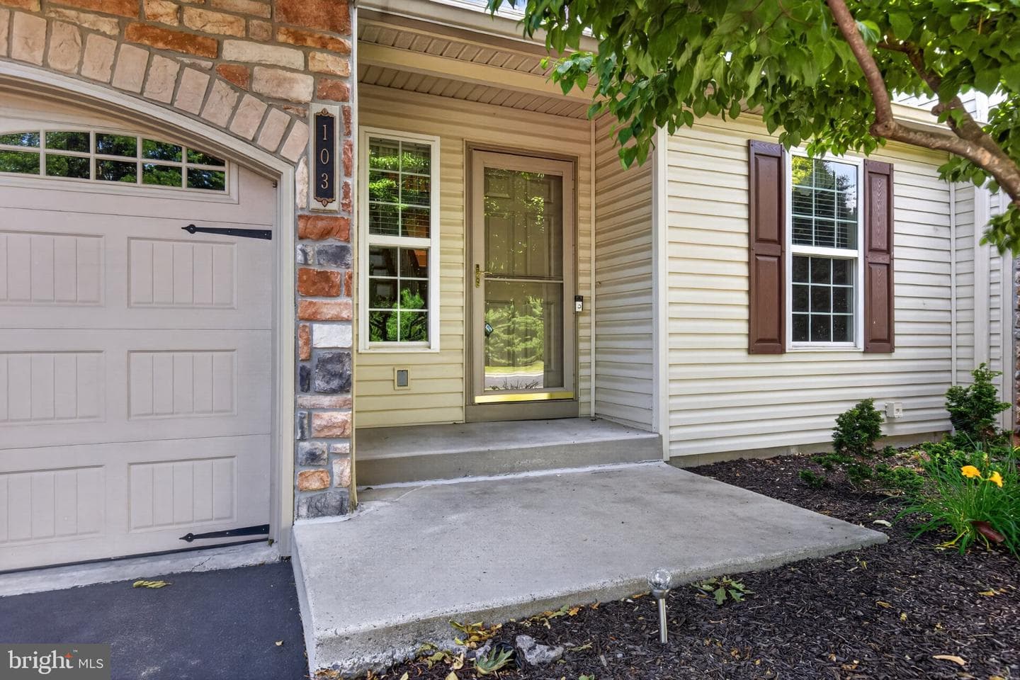 103 Pin Oak Court photo 4