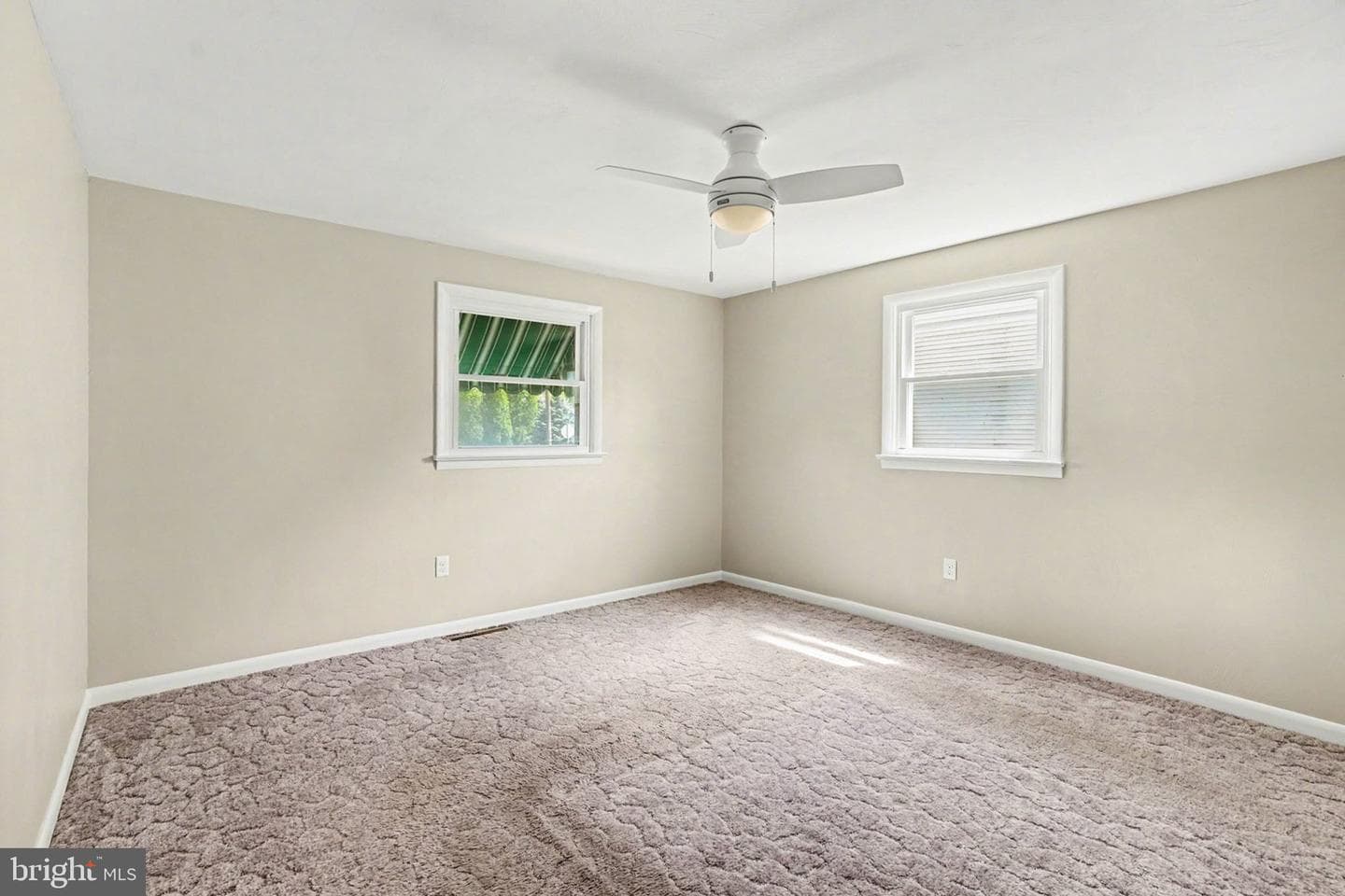1872 Spring Road photo 14