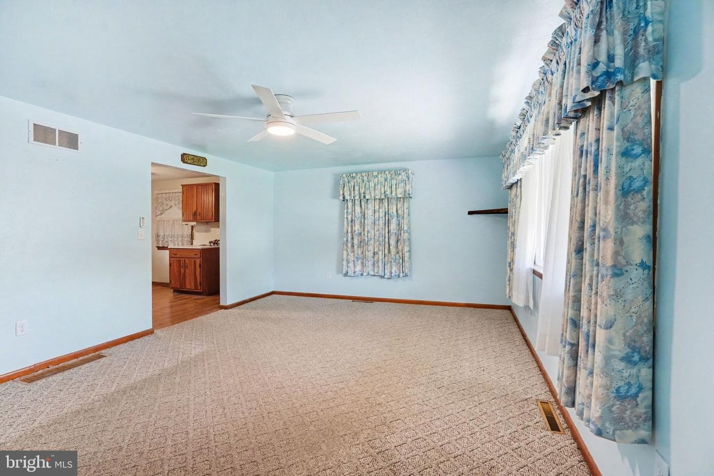 1872 Spring Road photo 6