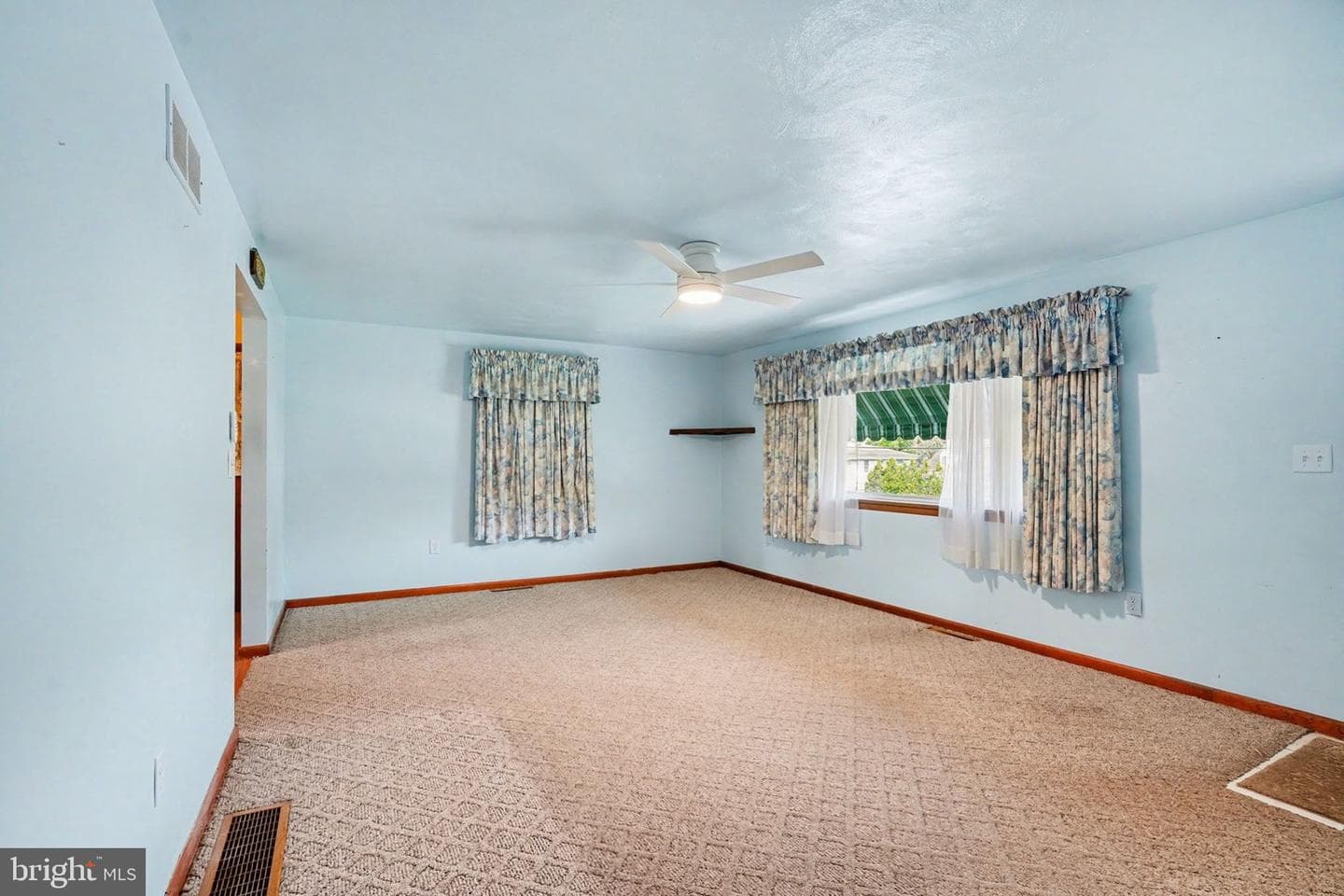 1872 Spring Road photo 9