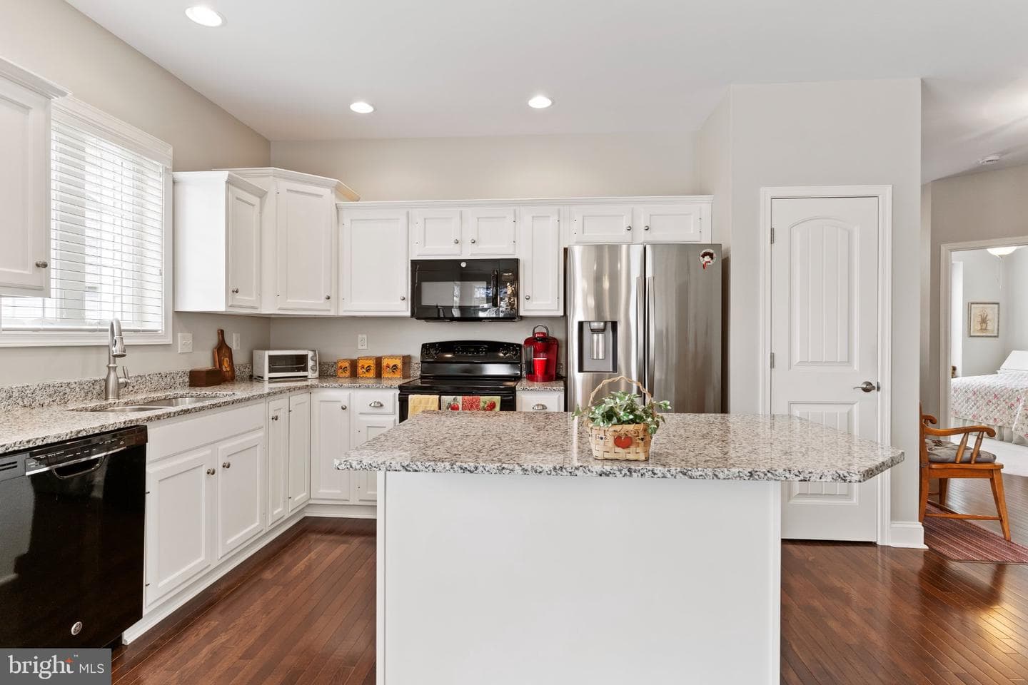 1635 Shady Maple Court photo 8