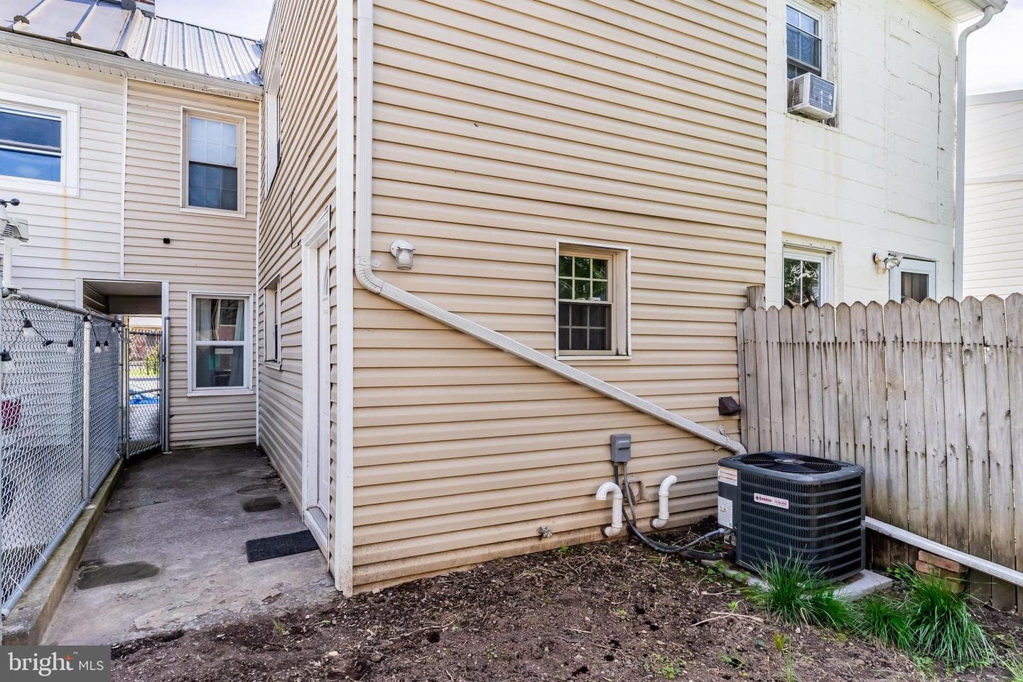 155 Lincoln Street photo 16