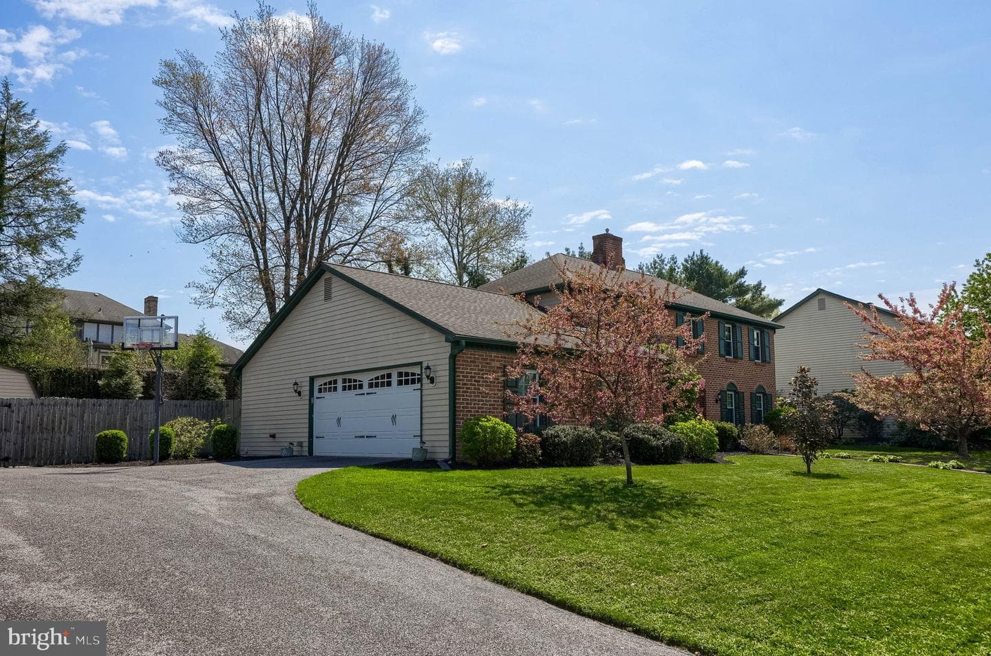 483 Woodcrest Drive photo 4