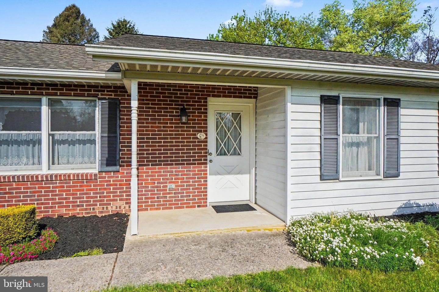 280 Shatto Drive photo 27