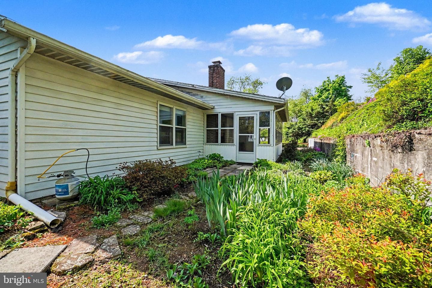 280 Shatto Drive photo 33