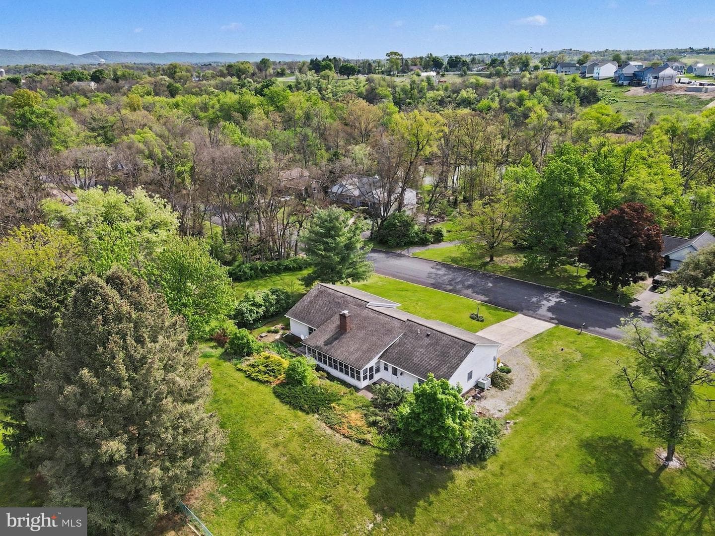 280 Shatto Drive photo 35