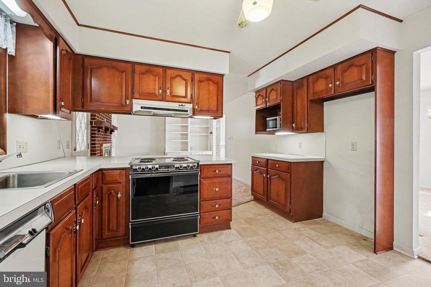 280 Shatto Drive photo 8