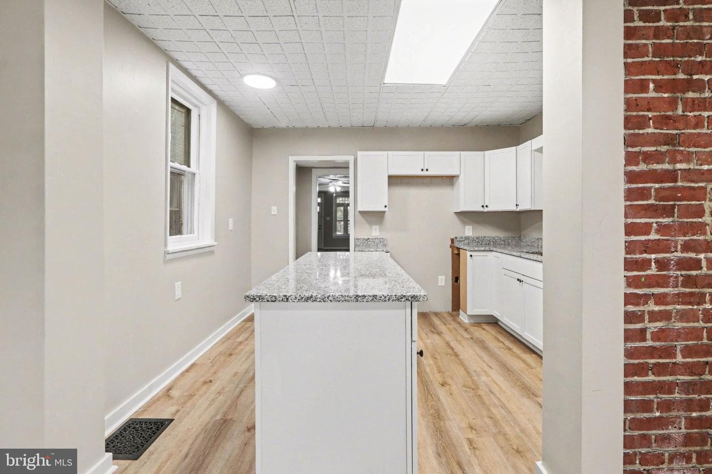 108 W Pomfret Street photo 5
