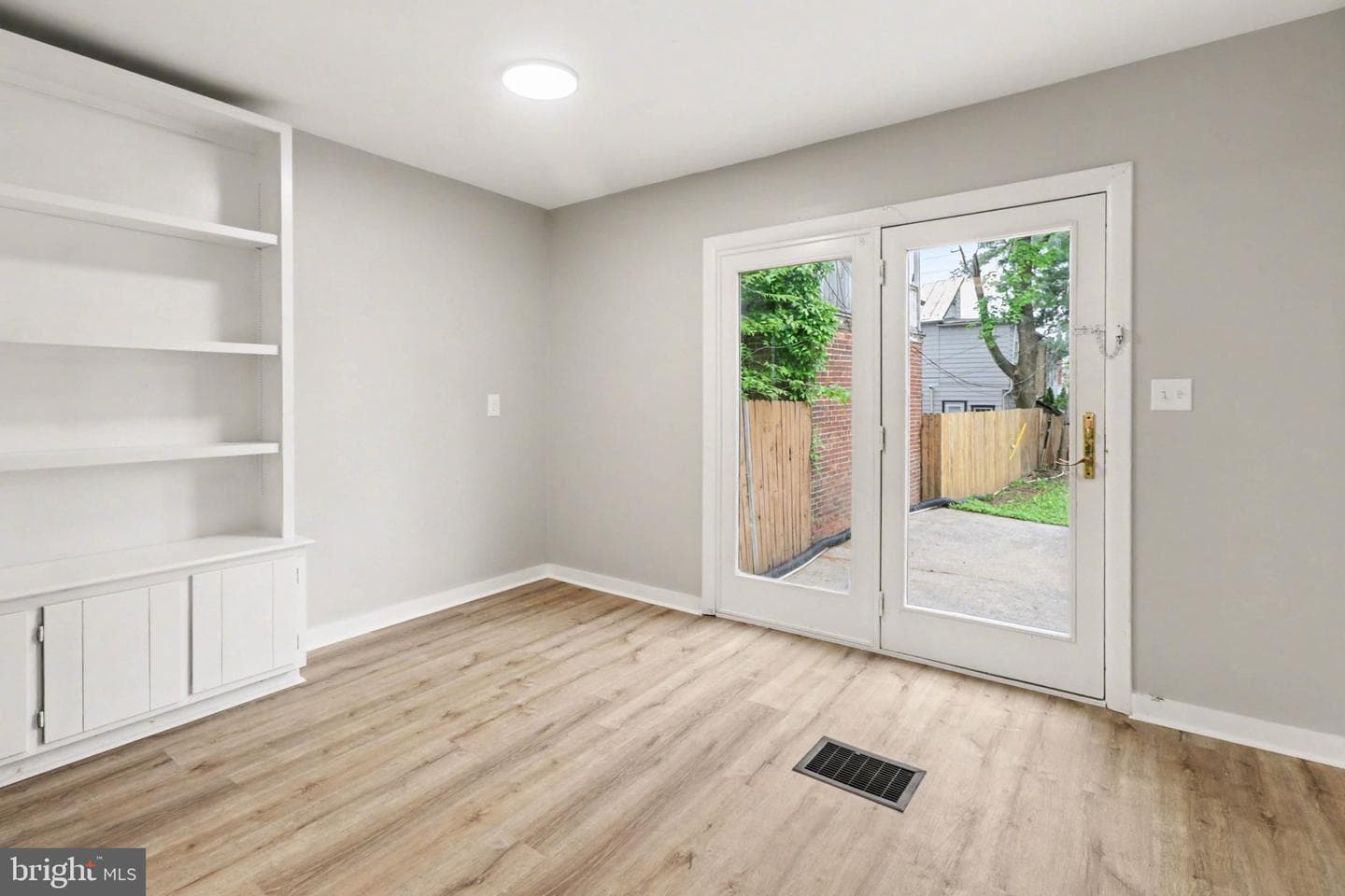 108 W Pomfret Street photo 9