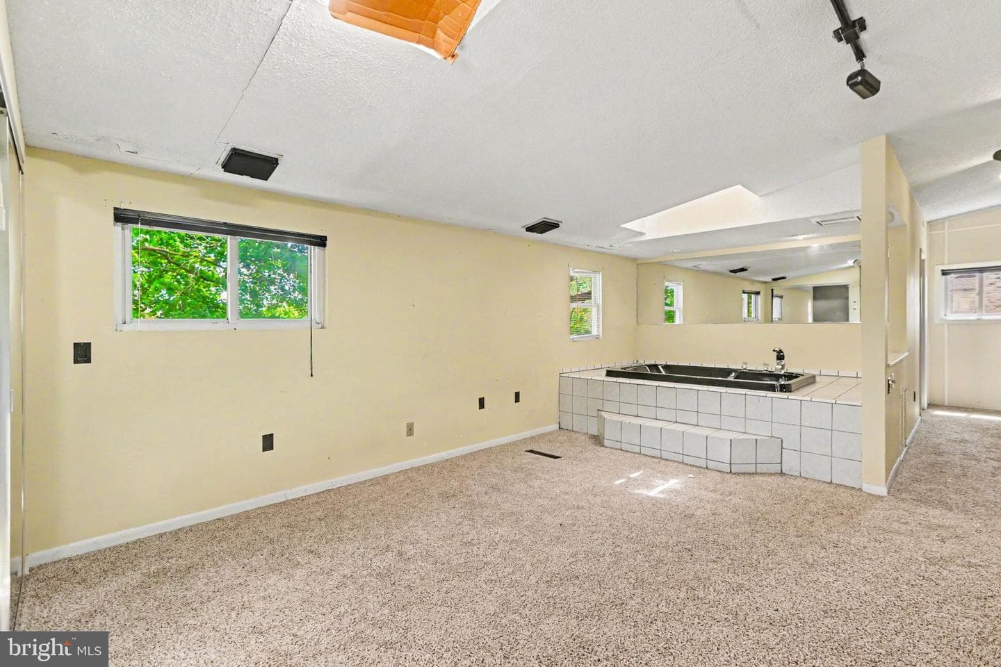 140 Glendale Street photo 15