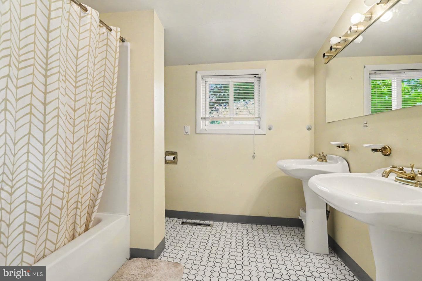 140 Glendale Street photo 16
