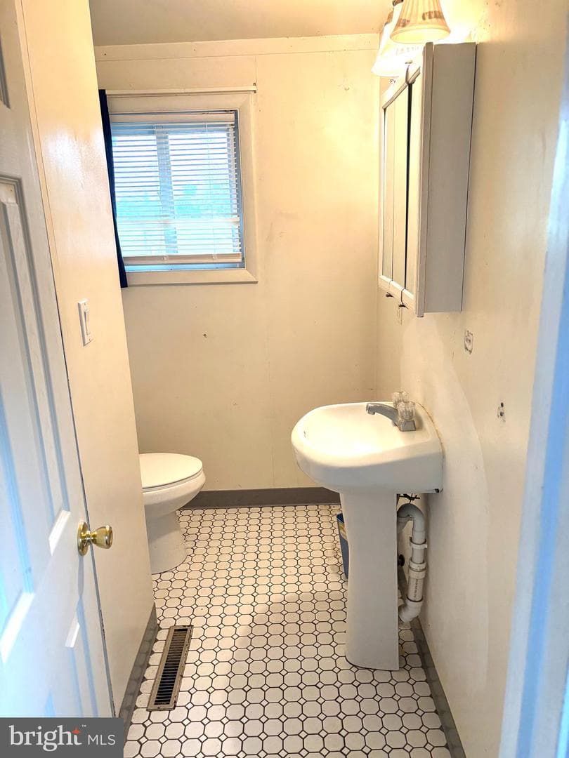 140 Glendale Street photo 18