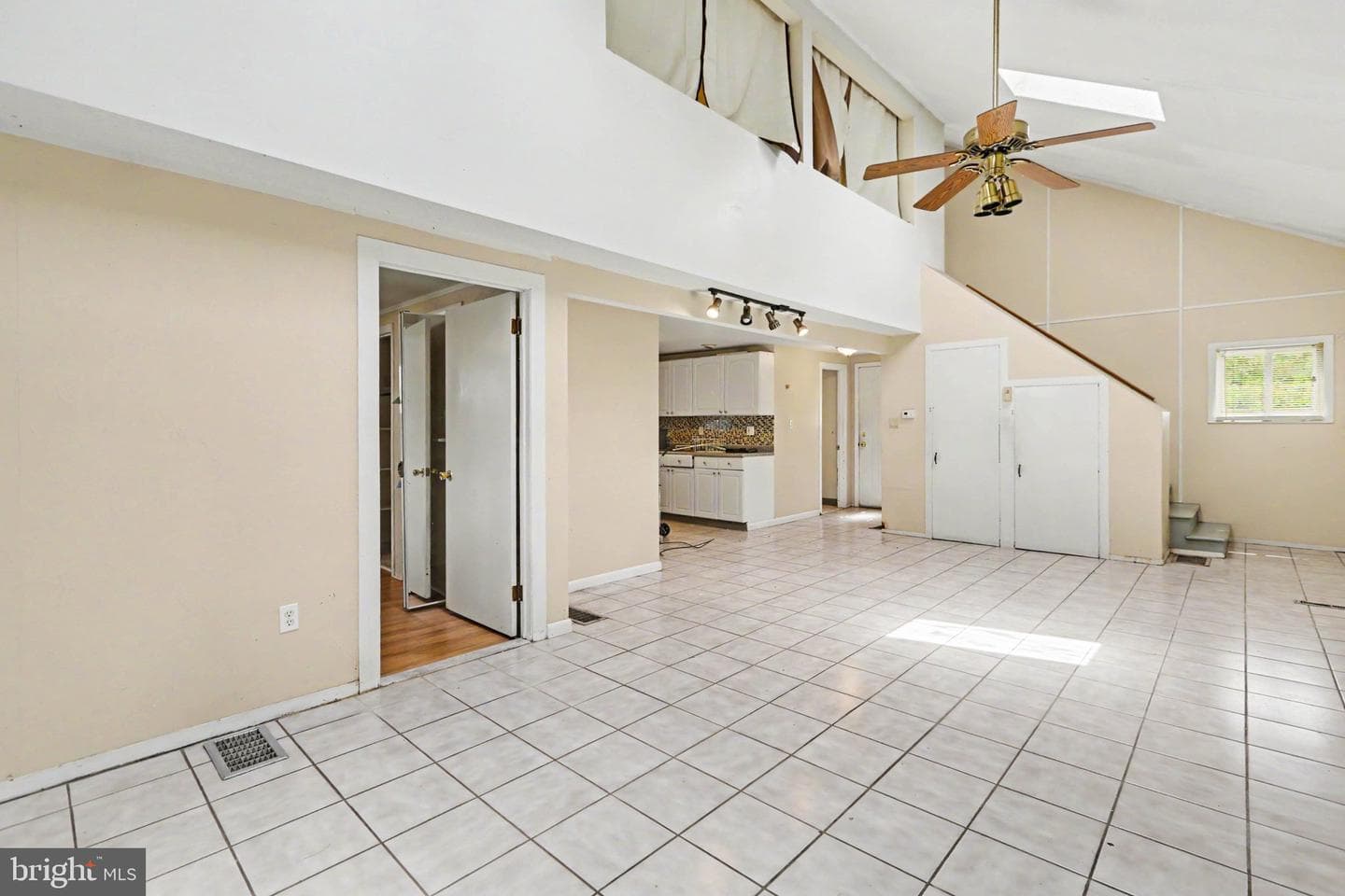 140 Glendale Street photo 5