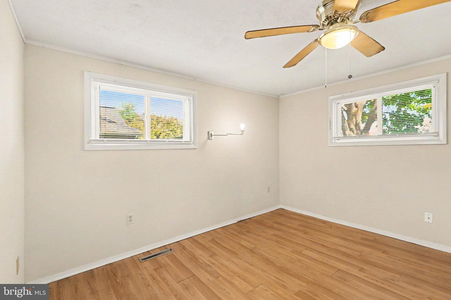 140 Glendale Street photo 9