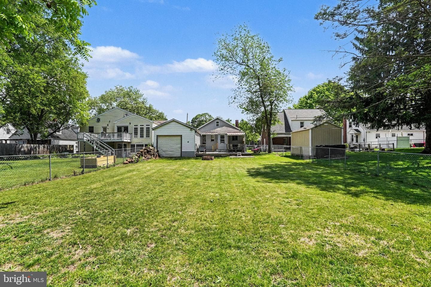 231 Walton Street photo 24