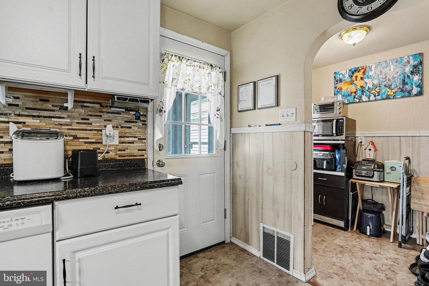 231 Walton Street photo 6