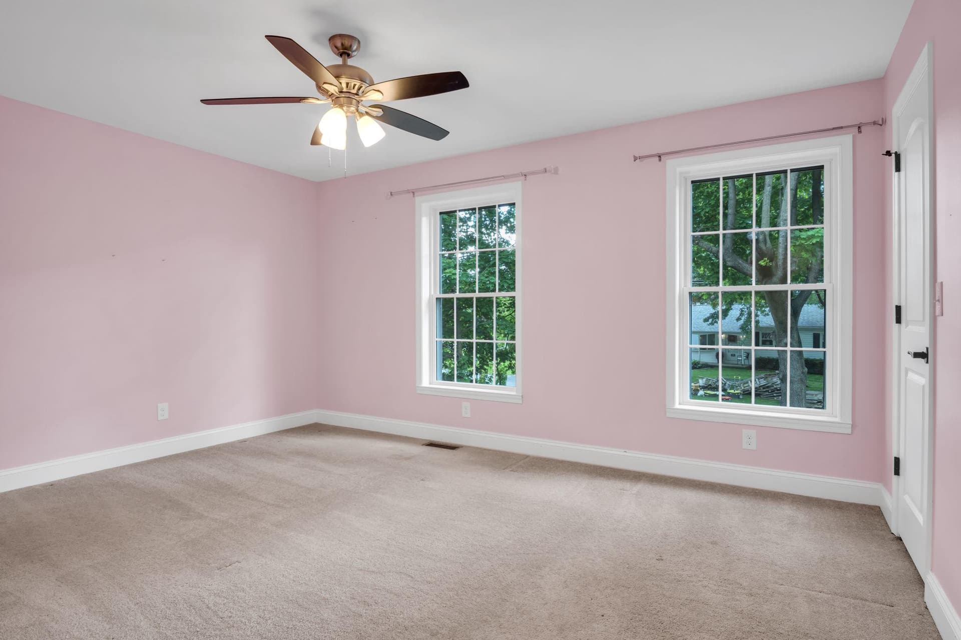 707 Belmont photo 17